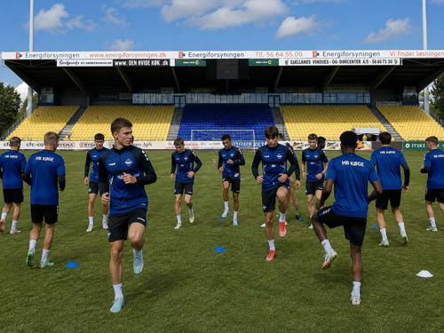 U17 drenge opvarmning.jpg